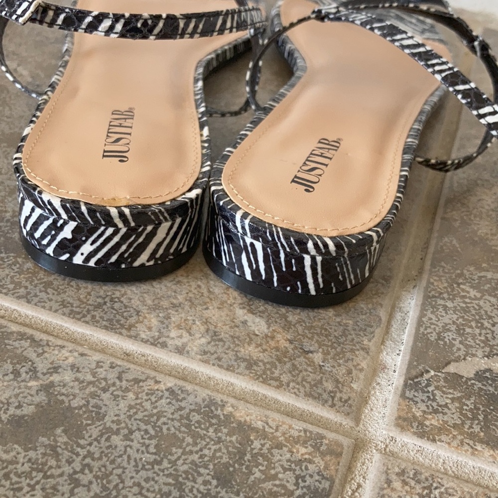 HP⭐️ JUSTFAB NWOT On the Run Black & White Chevron Thong Strap S… - Picture 6 of 9
